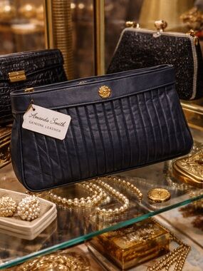 Vintage Amanda Smith Leather Clutch